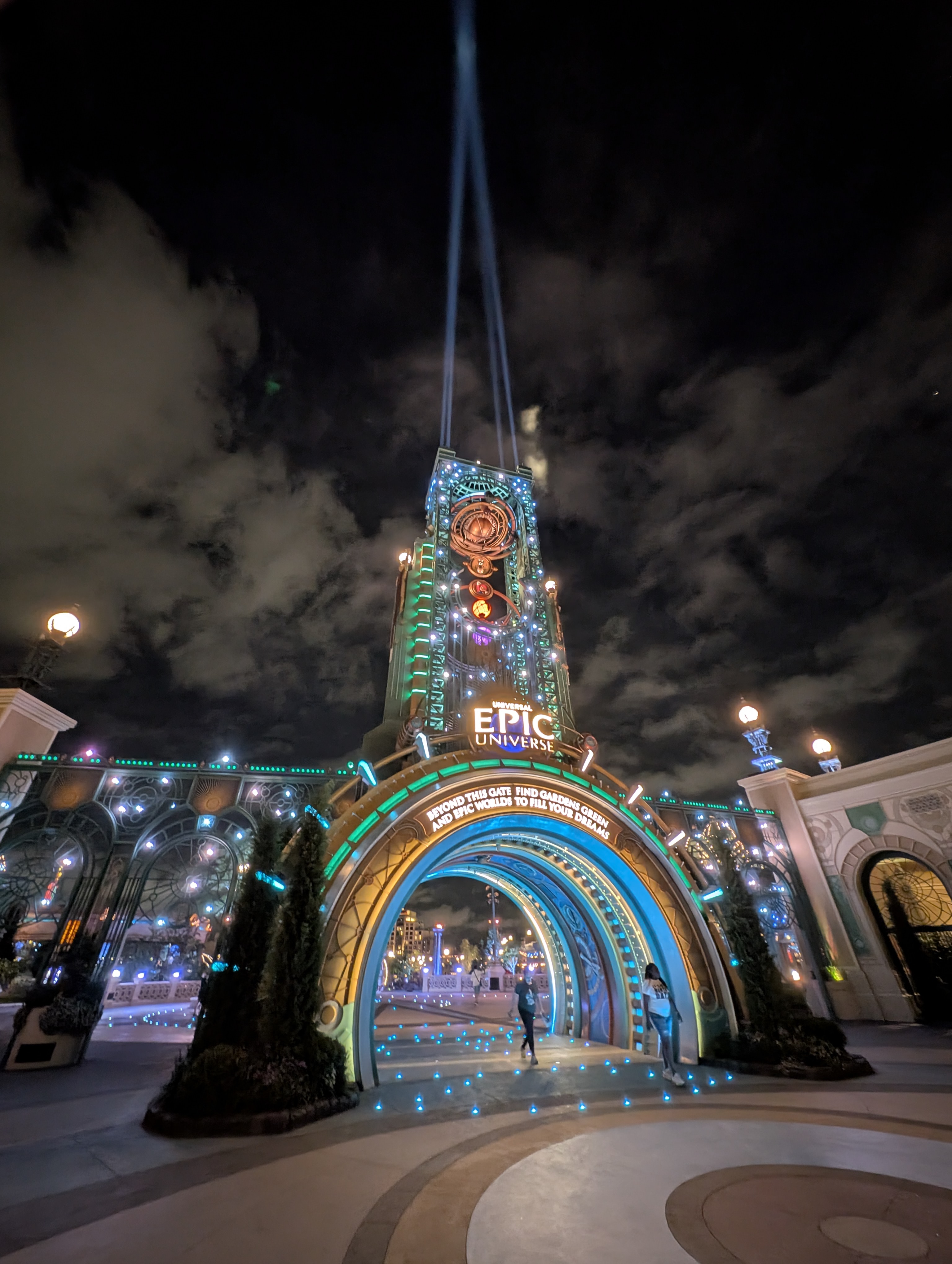 Theme park adventure from the original Maluna Travel Join Us page