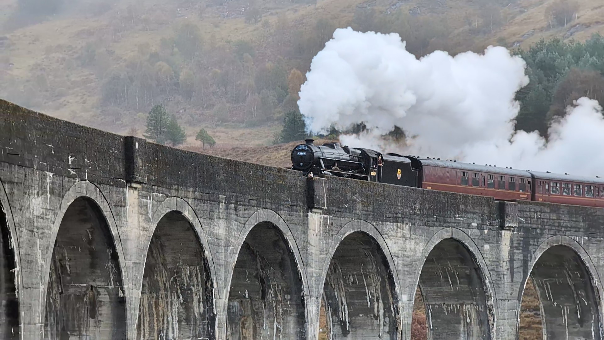 Steam train crossing a Scottish stone viaduct, from Maluna Travel’s original website